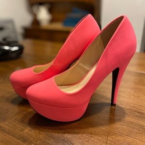 Size 10 Qupid Coral heels